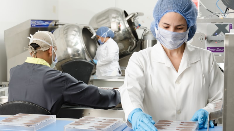 Implants dentaires low cost : risques et precautions