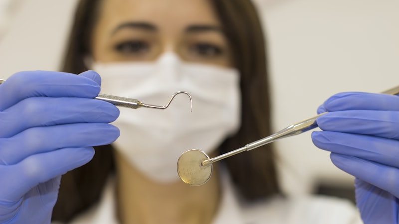 Suivi post-implant : entretien, douleur, cicatrisation